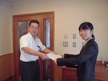 保育士養成給付型奨学生決定通知書授与式 交流会 を開催しました 北九州協会 各種交流会 地方cr活動 社会貢献活動 協会の取組み 生命保険協会