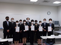 介護福祉士 保育士養成給付型奨学金制度の決定通知書授与式を開催しました 三重県協会 各種交流会 地方cr活動 社会貢献活動 協会の取組み 生命保険協会