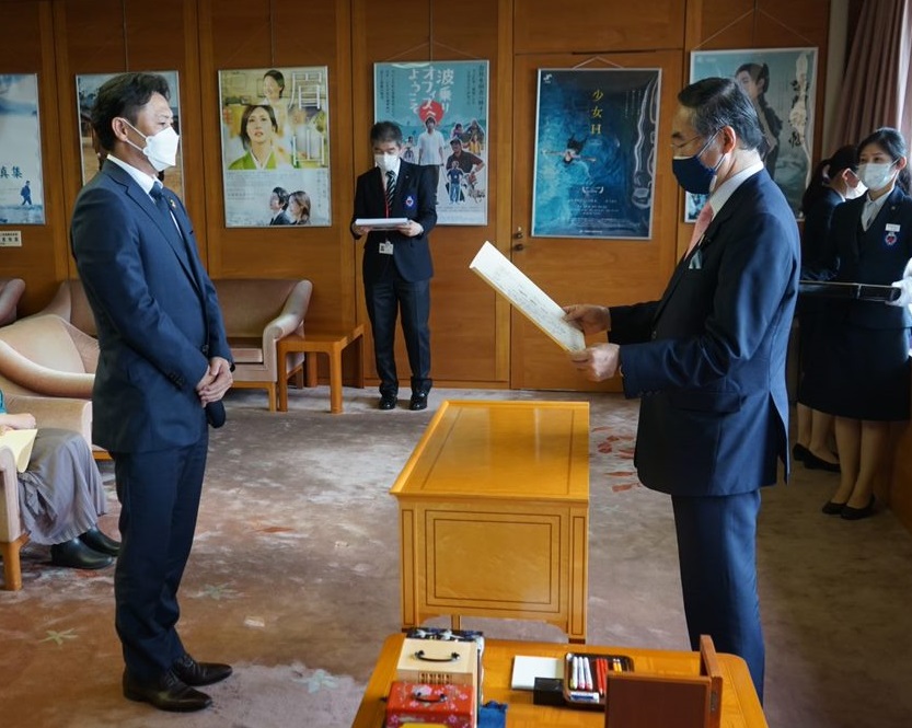 日本赤十字社より表彰されました 徳島県協会 表彰 地方cr活動 社会貢献活動 協会の取組み 生命保険協会